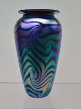Vintage SIGNED ROBERT EICKHOLT STUDIO VASE~ USA ART GLASS~IRIDESCENT